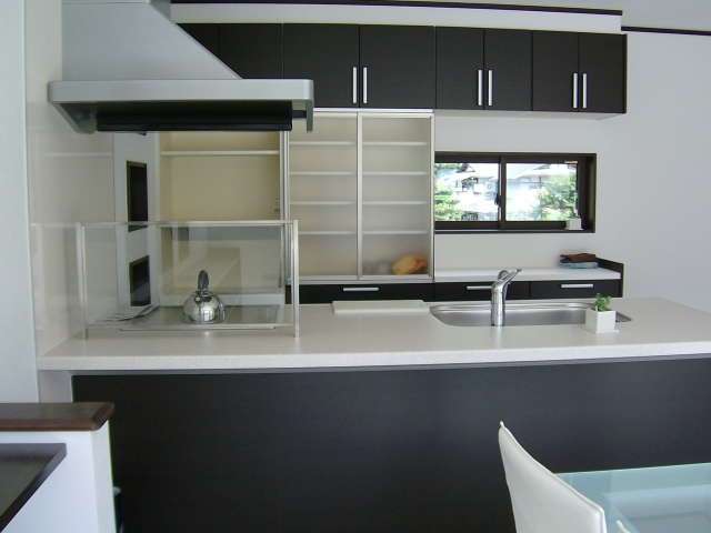 システムキッチンの収納や作業スペースなどは、型によって異なります。